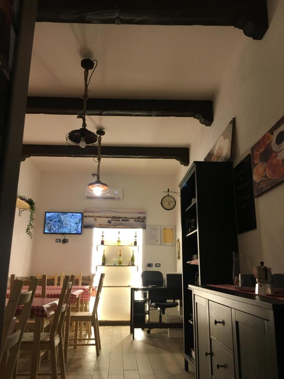 Na Tazzulel E Cafe 2* Napels